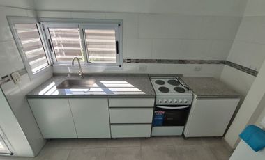 VENTA CASA LOTE PROPIO CON GALPON EN WILDE 10 X 46