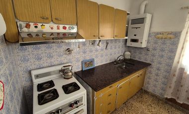 VENTA CASA LOTE PROPIO CON GALPON EN WILDE 10 X 46