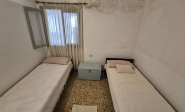 VENTA CASA LOTE PROPIO CON GALPON EN WILDE 10 X 46