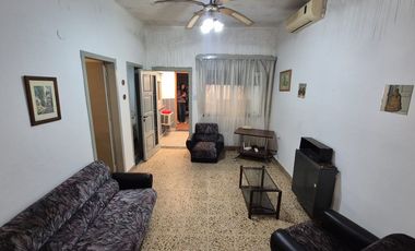VENTA CASA LOTE PROPIO CON GALPON EN WILDE 10 X 46