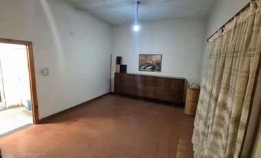 VENTA CASA LOTE PROPIO CON GALPON EN WILDE 10 X 46
