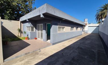 VENTA CASA LOTE PROPIO CON GALPON EN WILDE 10 X 46