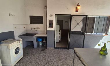 VENTA CASA LOTE PROPIO CON GALPON EN WILDE 10 X 46