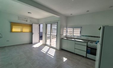 VENTA CASA LOTE PROPIO CON GALPON EN WILDE 10 X 46