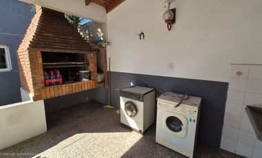 VENTA CASA LOTE PROPIO CON GALPON EN WILDE 10 X 46