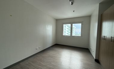 Premium Studio for Sale w/ Parking at The Connor Greenhills