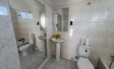 Casa en venta c/ estacionamiento en San Francisco de Limache