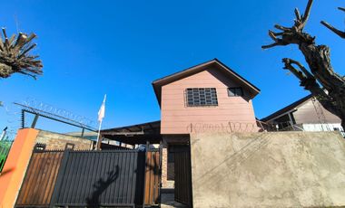 Casa en venta c/ estacionamiento en San Francisco de Limache