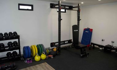 Elite Curauma: Lujo en Hormigón, Piscina y Gran Quincho