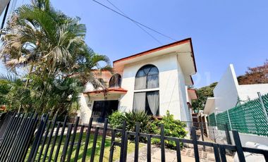 Casa en venta en Tulipanes, Lomas de Cocoyoc, Morelos