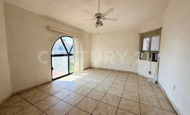 Casa en venta en Tulipanes, Lomas de Cocoyoc, Morelos