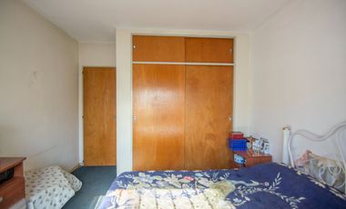 Venta Casa Dúplex de 3 ambientes con patio, cocheras para dos autos, en Carapachay.
