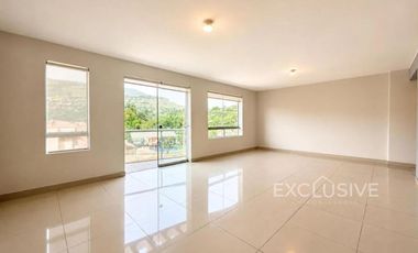 AMPLIO DUPLEX 256M2, 04 DORMITORIOS,BIEN DISTRIBUIDO,VISTA EXTERIOR, VALLE HERMOSO, SURCO