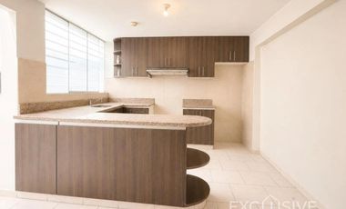 AMPLIO DUPLEX 256M2, 04 DORMITORIOS,BIEN DISTRIBUIDO,VISTA EXTERIOR, VALLE HERMOSO, SURCO