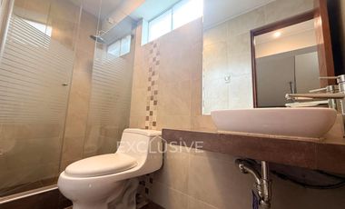 AMPLIO DUPLEX 256M2, 04 DORMITORIOS,BIEN DISTRIBUIDO,VISTA EXTERIOR, VALLE HERMOSO, SURCO