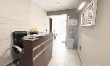 AMPLIO DUPLEX 256M2, 04 DORMITORIOS,BIEN DISTRIBUIDO,VISTA EXTERIOR, VALLE HERMOSO, SURCO
