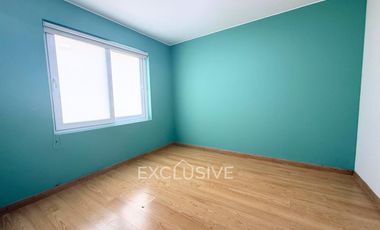AMPLIO DUPLEX 256M2, 04 DORMITORIOS,BIEN DISTRIBUIDO,VISTA EXTERIOR, VALLE HERMOSO, SURCO