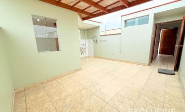 AMPLIO DUPLEX 256M2, 04 DORMITORIOS,BIEN DISTRIBUIDO,VISTA EXTERIOR, VALLE HERMOSO, SURCO