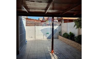 Espaciosa casa, Linderos, Alto Sacramento