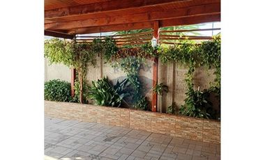 Espaciosa casa, Linderos, Alto Sacramento