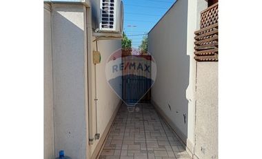 Espaciosa casa, Linderos, Alto Sacramento