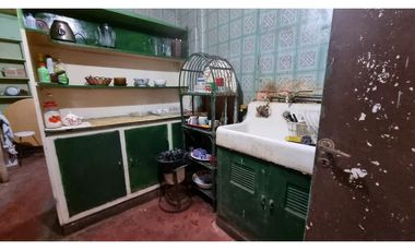 Amplia casa en venta ideal para remodelar