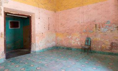 | Gran casa Histórica ubicada en el corazón del centro Ideal para Remodelar |