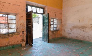 | Gran casa Histórica ubicada en el corazón del centro Ideal para Remodelar |