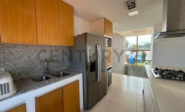 OPORTUNIDAD – Casa de playa con piscina en Las Lagunas