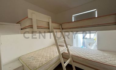 OPORTUNIDAD – Casa de playa con piscina en Las Lagunas