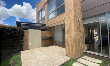 Rento  casa  milla de oro, con zona verde y Club house