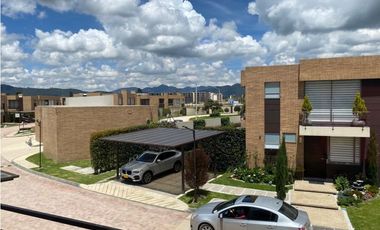 Rento  casa  milla de oro, con zona verde y Club house