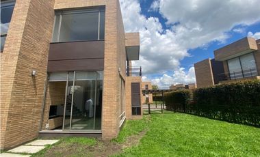 Rento  casa  milla de oro, con zona verde y Club house