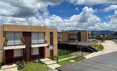 Rento  casa  milla de oro, con zona verde y Club house