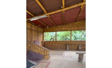 SE VENDE ESPECTACULAR FINCA HOTEL CERCA A FILANDIA