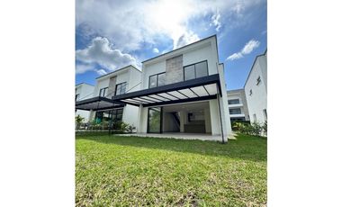 SE VENDE ESPECTACULAR CASA CAMPESTRE VIA TEBAIDA