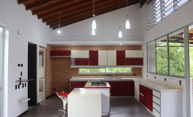 ESPECTACULAR CASA CAMPESTRE EN VENTA VIA TEBAIDA