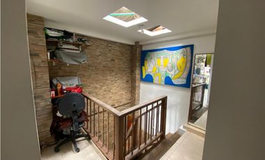 SE VENDE CASA ESPECTACULAR AL OCCIDENTE DE ARMENIA