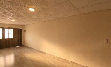 ¡GRAN OPORTUNIDAD DE INVERSION! CASA ESQUINERA CON LOCAL EN VENTA.