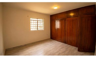 ¡GRAN OPORTUNIDAD DE INVERSION! CASA ESQUINERA CON LOCAL EN VENTA.