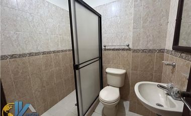 SE ARRIENDA HERMOSO Y AMPLIO APARTAMENTO DÚPLEX EN LA CEIBA