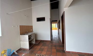 SE ARRIENDA HERMOSO Y AMPLIO APARTAMENTO DÚPLEX EN LA CEIBA