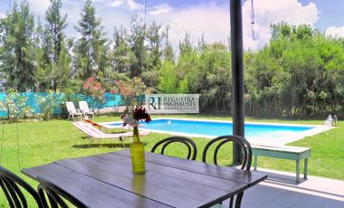 VENTA | CASA EN SAN FRANCISCO | VILLANUEVA | PILETA - JARDÍN | APTA CRÉDITO | U$S 245.000