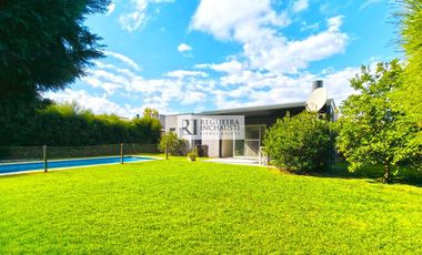 VENTA | CASA EN SAN FRANCISCO | VILLANUEVA | PILETA - JARDÍN | APTA CRÉDITO | U$S 245.000