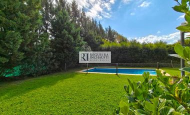 VENTA | CASA EN SAN FRANCISCO | VILLANUEVA | PILETA - JARDÍN | APTA CRÉDITO | U$S 245.000