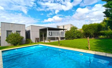 VENTA | CASA EN SAN FRANCISCO | VILLANUEVA | PILETA - JARDÍN | APTA CRÉDITO | U$S 245.000