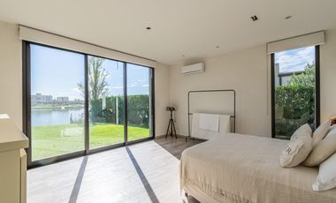 Venta Casa a la laguna San Sebastián área 10, 6am 4/5 dor, galería abierta/cerrada, terminaciones