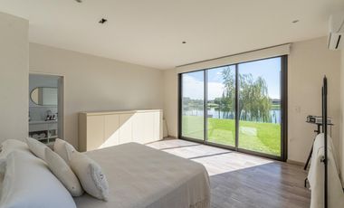 Venta Casa a la laguna San Sebastián área 10, 6am 4/5 dor, galería abierta/cerrada, terminaciones