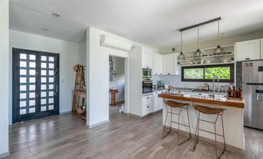 Venta Casa a la laguna San Sebastián área 10, 6am 4/5 dor, galería abierta/cerrada, terminaciones