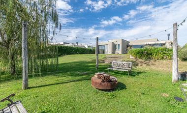 Venta Casa a la laguna San Sebastián área 10, 6am 4/5 dor, galería abierta/cerrada, terminaciones
